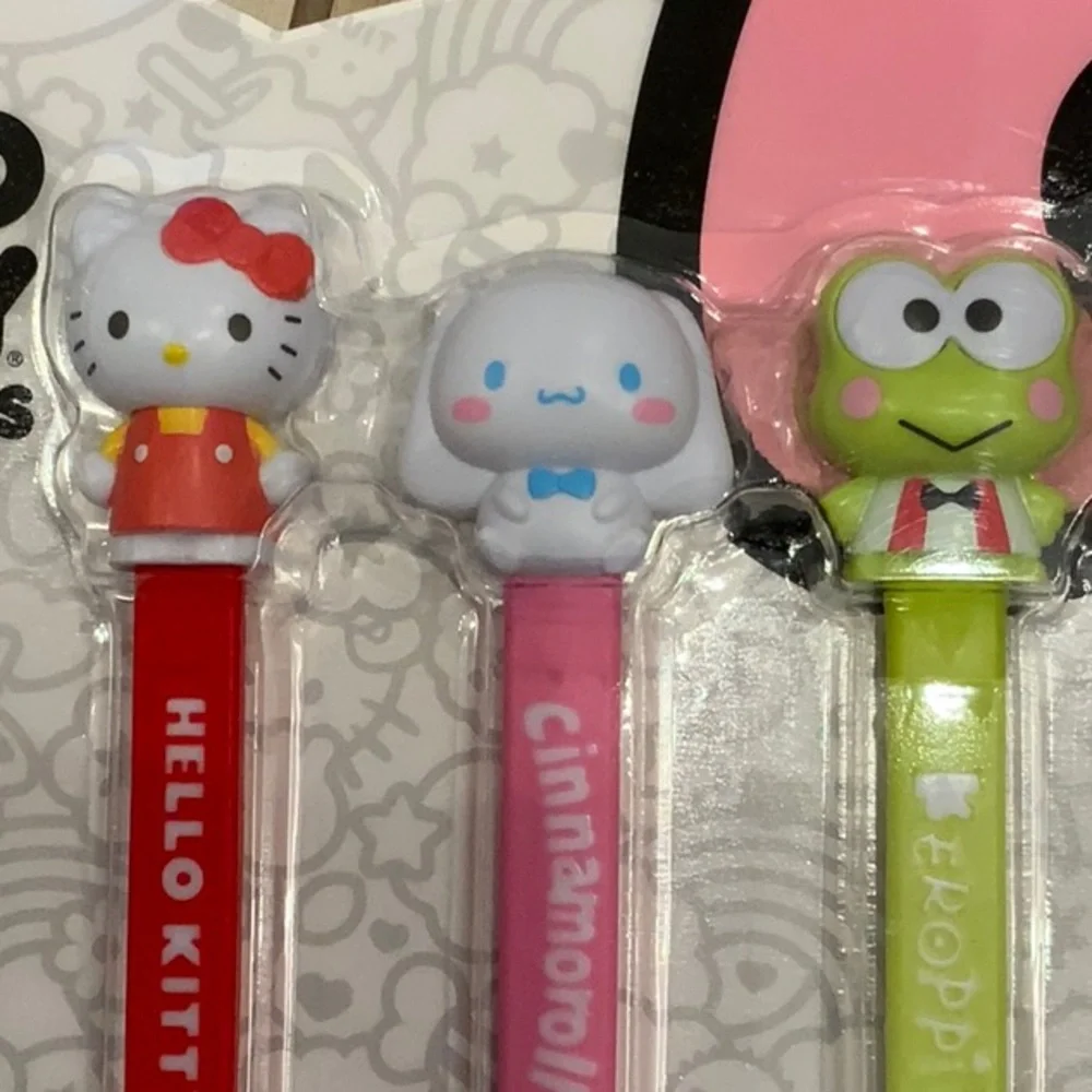 NIB Hello Kitty 5 character Toothbrush Set